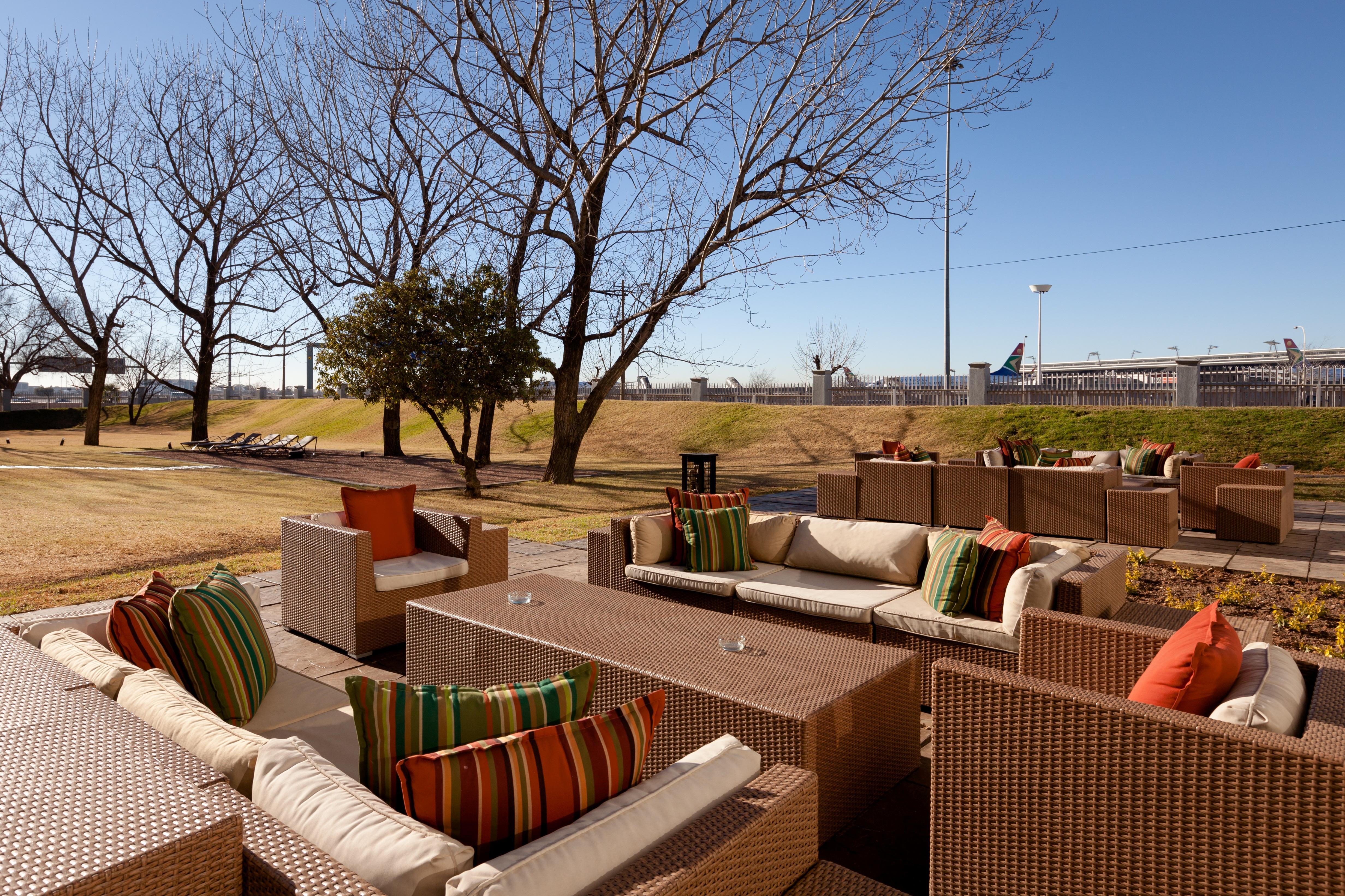 Protea Hotel By Marriott O R Tambo Airport Kempton Park Exterior foto