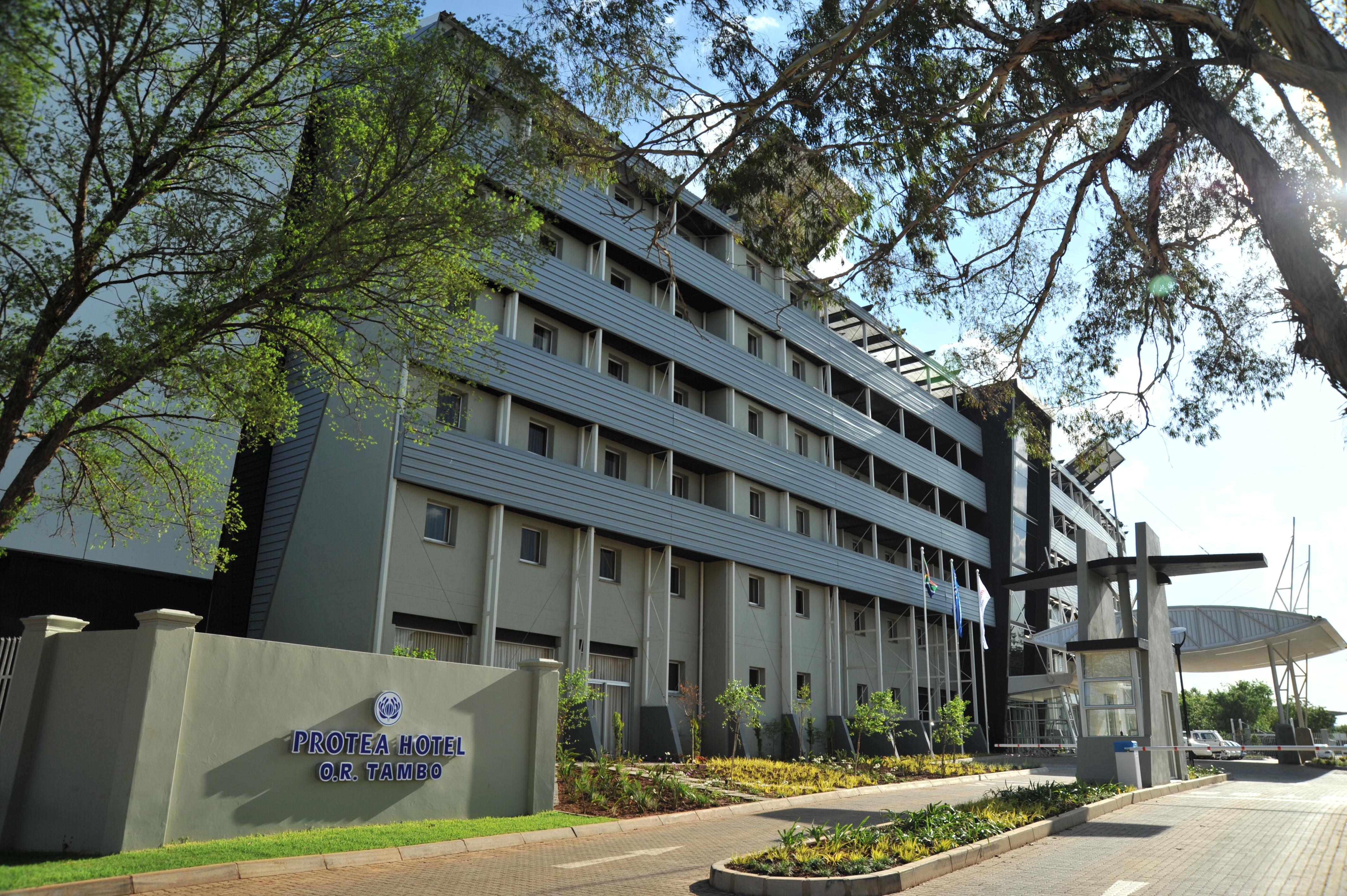Protea Hotel By Marriott O R Tambo Airport Kempton Park Exterior foto
