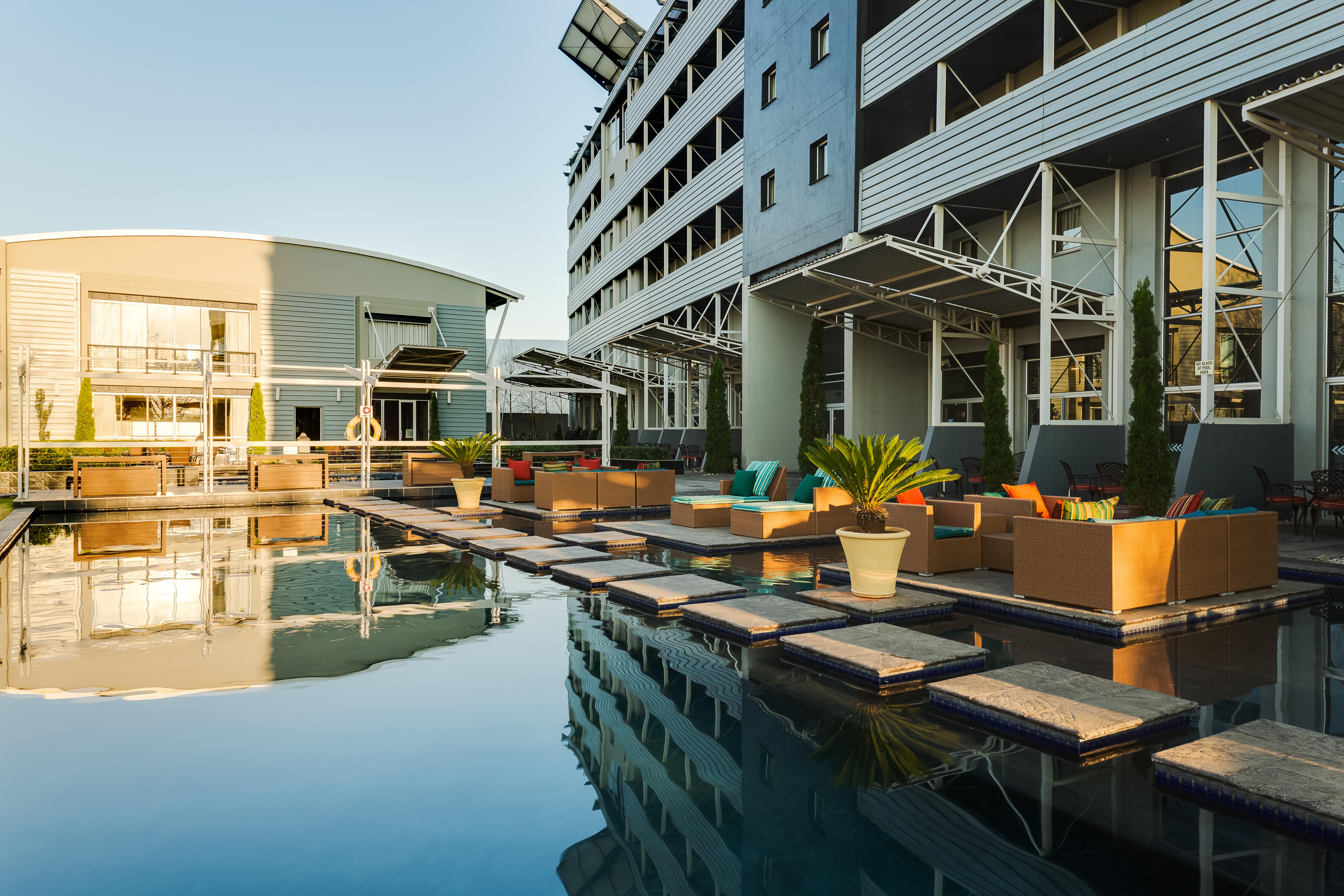 Protea Hotel By Marriott O R Tambo Airport Kempton Park Exterior foto