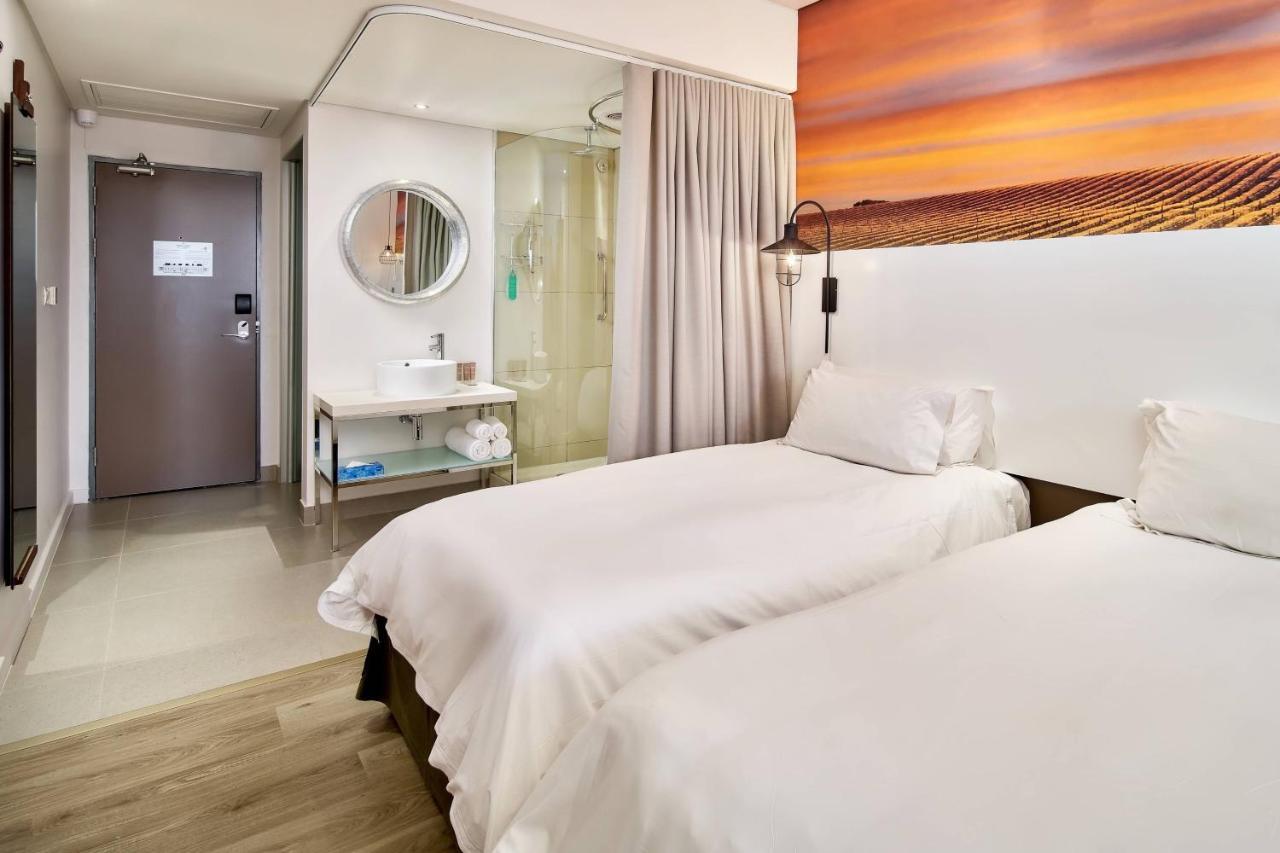 Protea Hotel By Marriott O R Tambo Airport Kempton Park Exterior foto