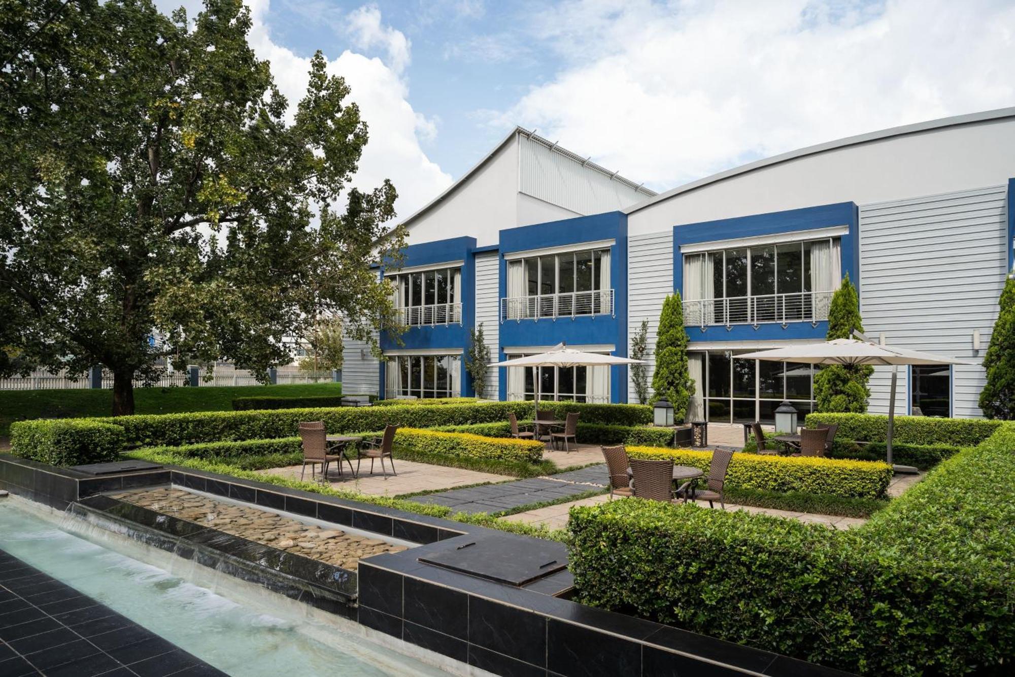 Protea Hotel By Marriott O R Tambo Airport Kempton Park Exterior foto