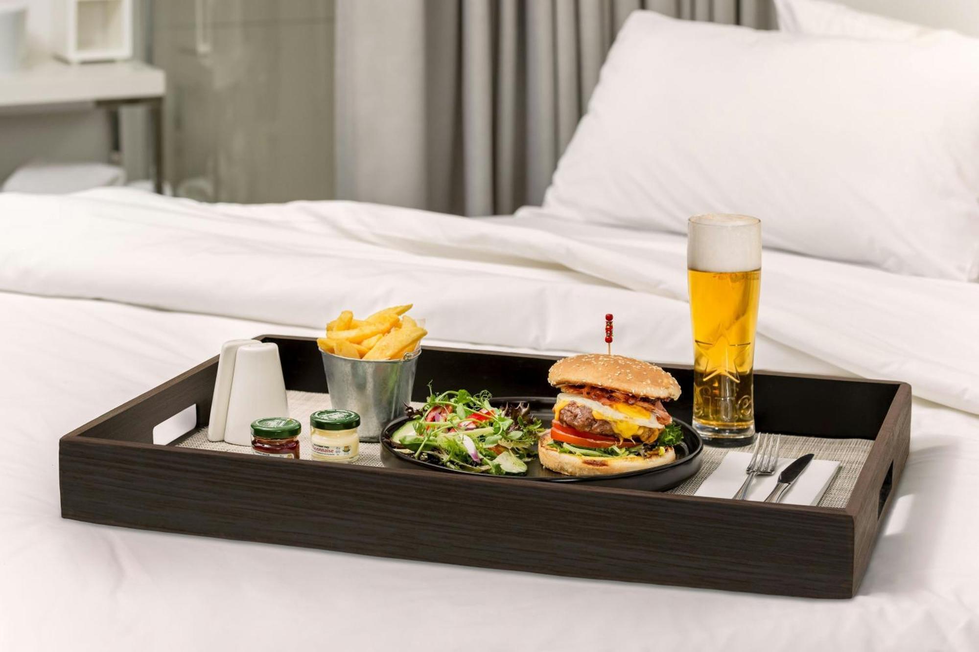 Protea Hotel By Marriott O R Tambo Airport Kempton Park Exterior foto